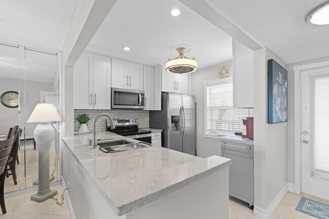 Building Photo - 32 Abbey Ln