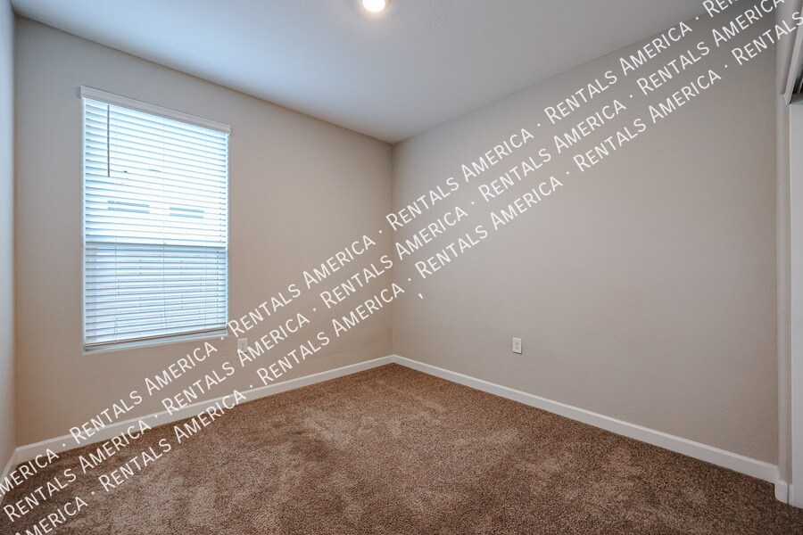 Building Photo - 8845 S 165th Ave