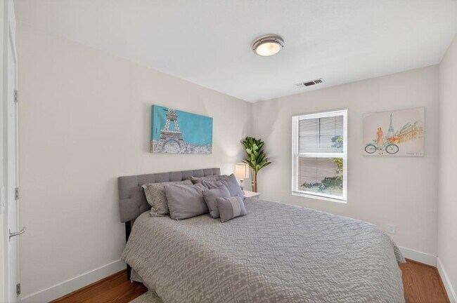 Building Photo - Charming 3-Bed Home in Sacramento with 2.5 Baths