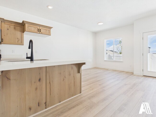 Building Photo - 443 E 650 N