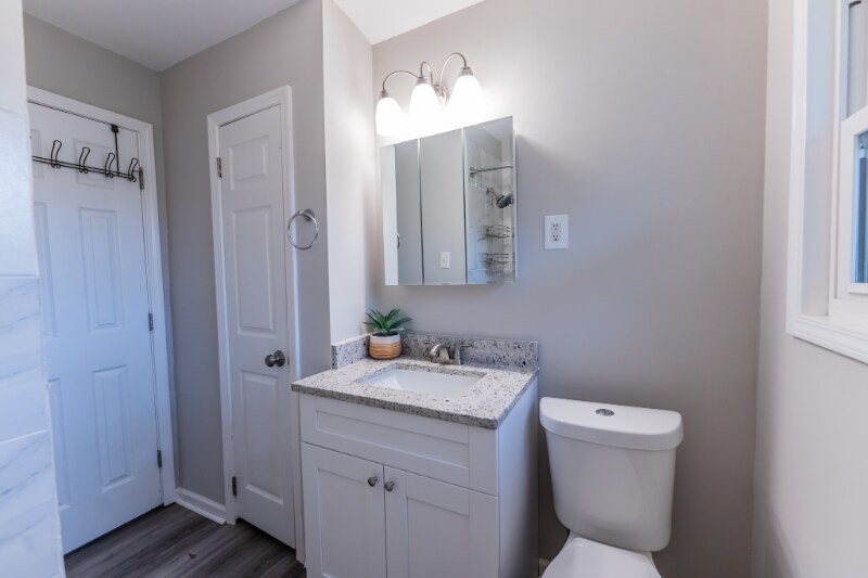 Building Photo - 586 Oakside Dr SW