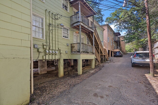 Building Photo - Belhaven Bombshell FURNISHED