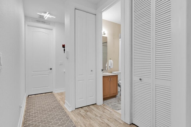 Building Photo - 4020 Murano Bay Dr