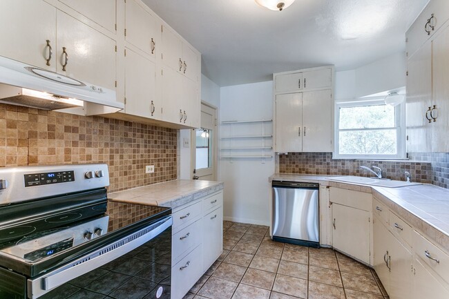 Building Photo - 321 Rittiman Rd