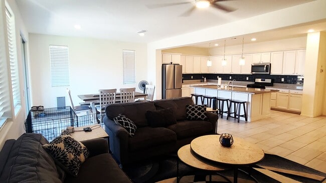 Building Photo - Like new 4-bedroom with Teen suite & Commu...