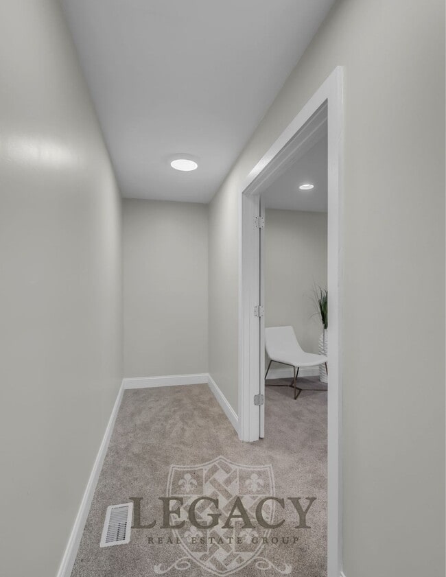 Building Photo - 719 Woodmere Dr