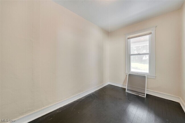 Building Photo - 7507 Batavia Ave