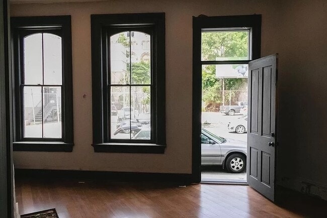 Building Photo - 207 W McMicken Ave