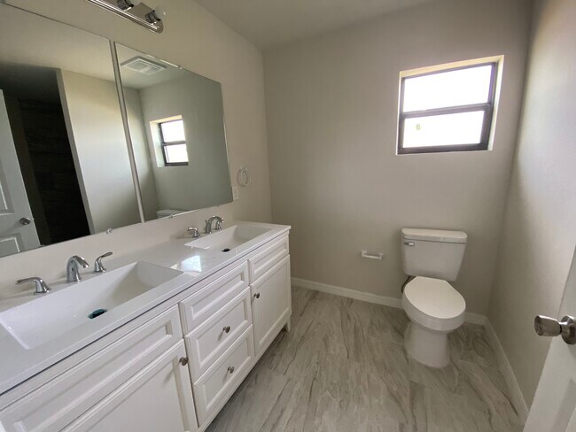 Building Photo - 29 SE 15th Ave