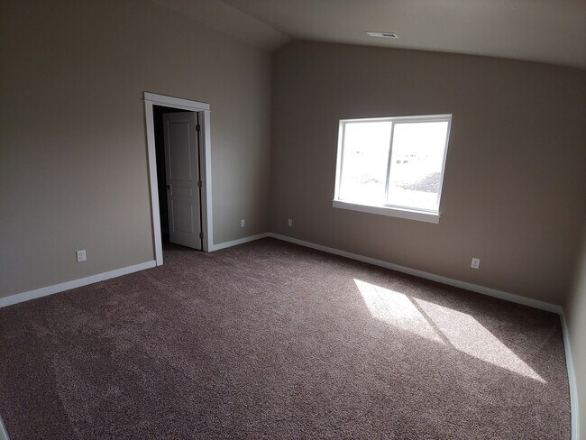 Building Photo - Beautiful North Hayden Neighborhood, Landscaping included!