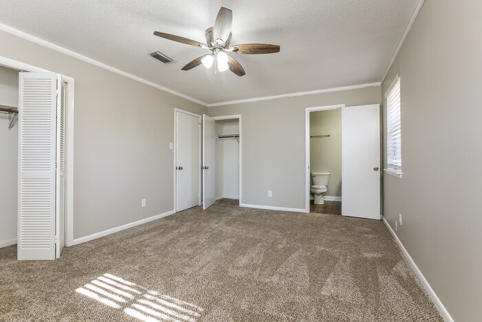 Building Photo - 22 Single Oaks Dr