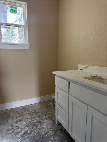 Building Photo - 807 S Coulter Dr