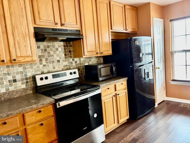 Building Photo - 927 Tipton Rd