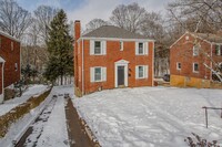 Building Photo - RENOVATED & READY FOR MOVE IN! COZY 2 BEDR...