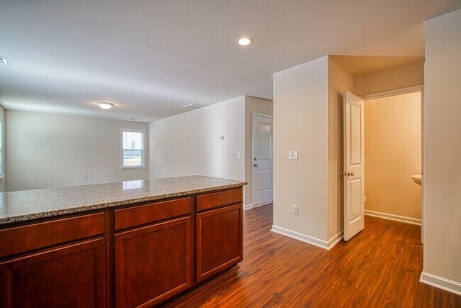 Building Photo - 580 Millsgate Cir