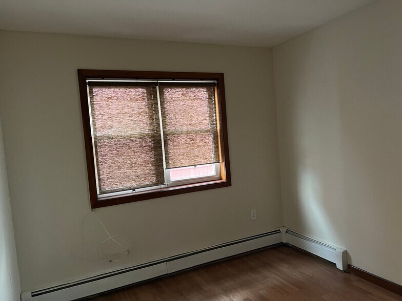 Building Photo - 1077 E Jersey St