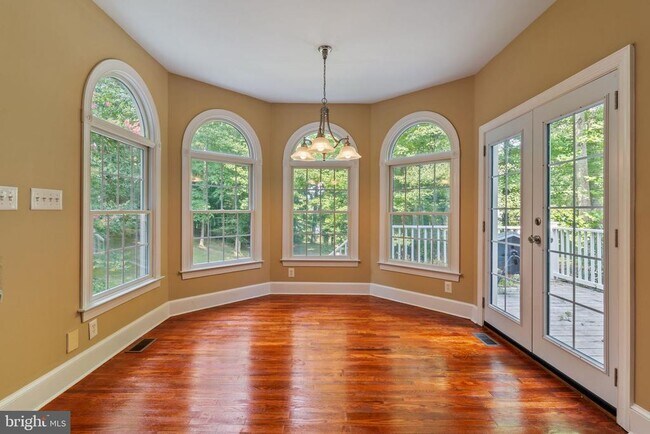 Building Photo - 45105 Mill Creek Way