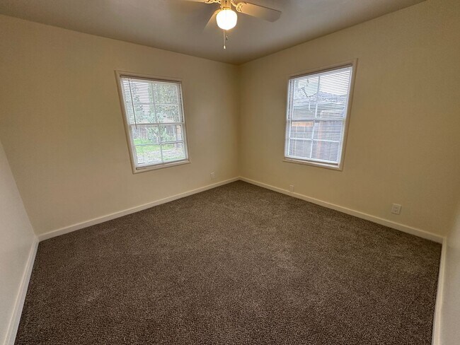 Building Photo - 881 Emory Ave