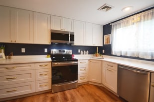 Building Photo - 318 Sterling St