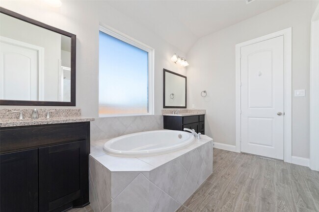 Building Photo - 28213 Briarwood Pass