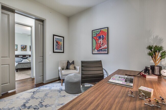 Building Photo - Your Private Urban Oasis Awaits