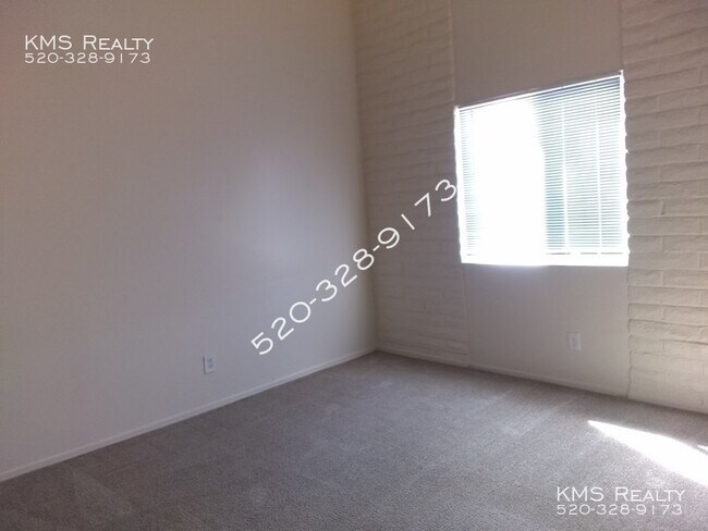Building Photo - 4 Bedroom 2 Bath -824 W Oahu Circle - OWNE...