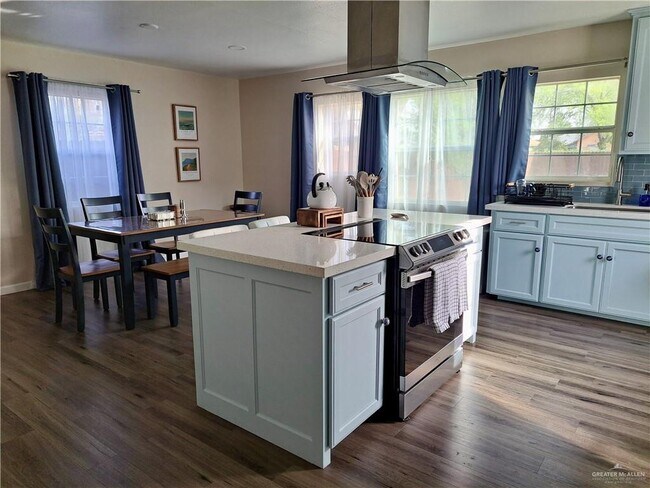 Building Photo - 16 Cedar Ave