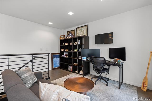 Building Photo - 1735 Central St