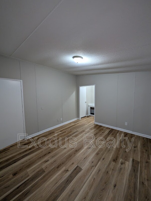 Building Photo - 45 Castle Wood