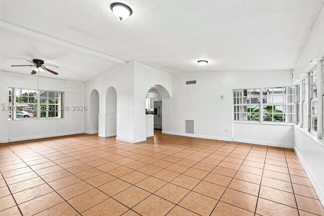 Building Photo - 571 NE 172nd St