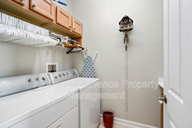 Building Photo - 1217 3rd St Dr E