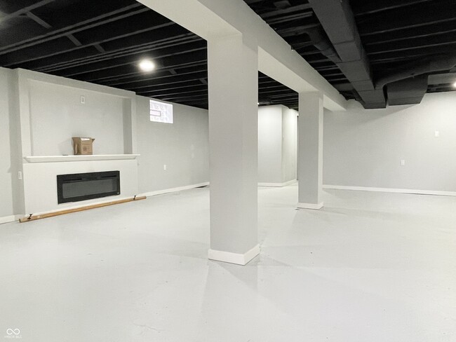 Building Photo - 964 N Lesley Ave