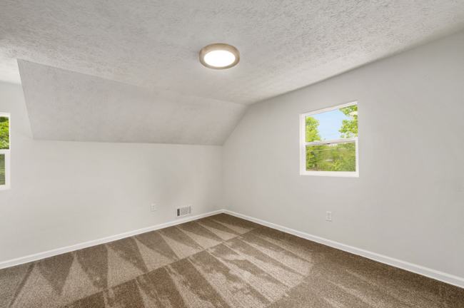 Building Photo - 1584 Mink St SW