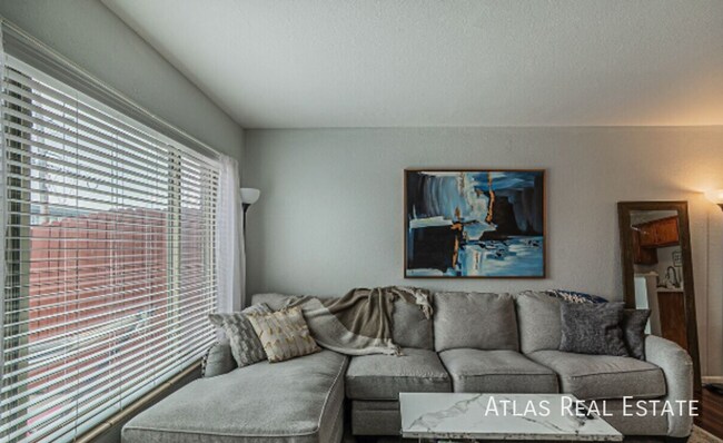 Building Photo - 2424 W 35th Ave