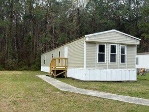 Building Photo - Nice 2 bedroom, 2 bath Mobile Home