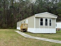 Building Photo - Nice 2 bedroom, 2 bath Mobile Home