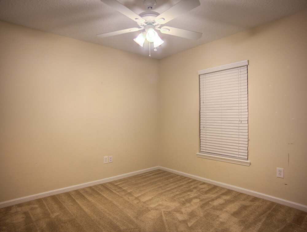 Building Photo - 1828 Creekview Dr