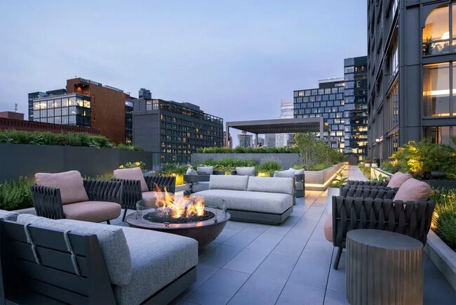 Building Photo - 164 N Peoria St