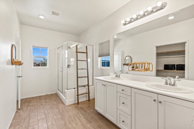 Building Photo - Elegant Corner-Lot Home in the Verano Comm...