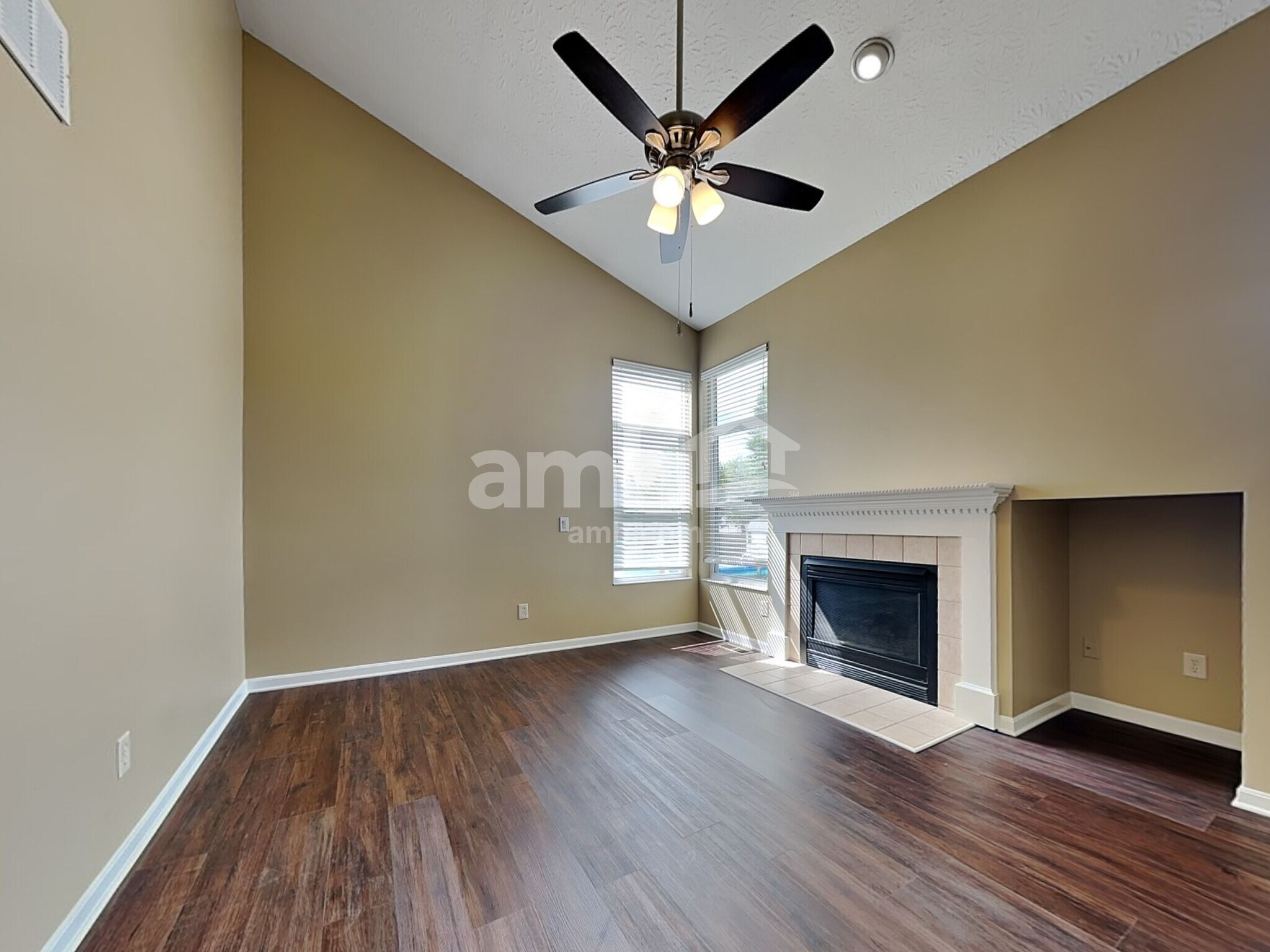 Building Photo - 4695 Woodfield Dr