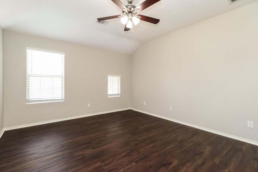 Building Photo - 823 Lovebug Ln
