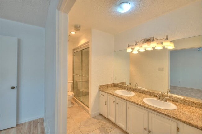 Building Photo - 1141 Country Pl Dr