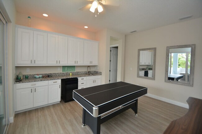 Building Photo - 36 Moody Dr