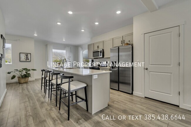 Building Photo - 3940 N Cougar Ln