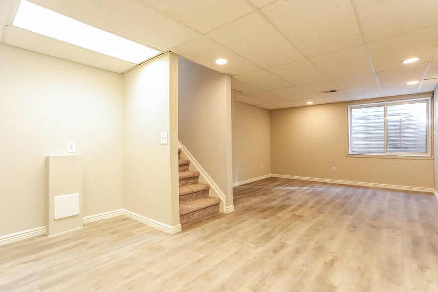 Building Photo - 7693 Halleys Dr