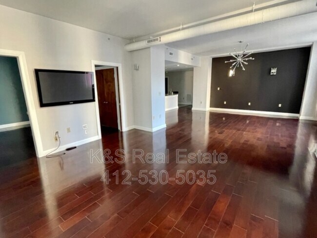 Building Photo - 306 Fourth Avenue - Unit 302