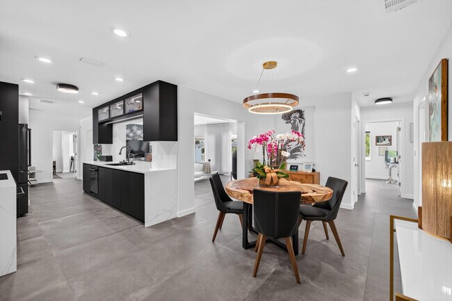 Building Photo - 2720 NE 59th St