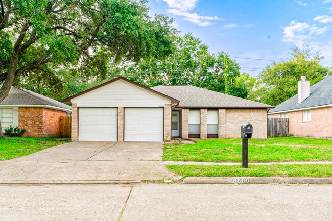 Primary Photo - 22018 Kenlake Dr