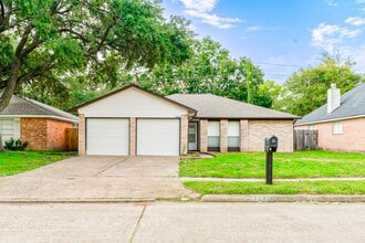 Building Photo - 22018 Kenlake Dr