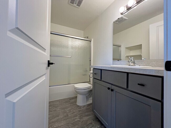 Building Photo - 16241-16243 Curry Ct SE